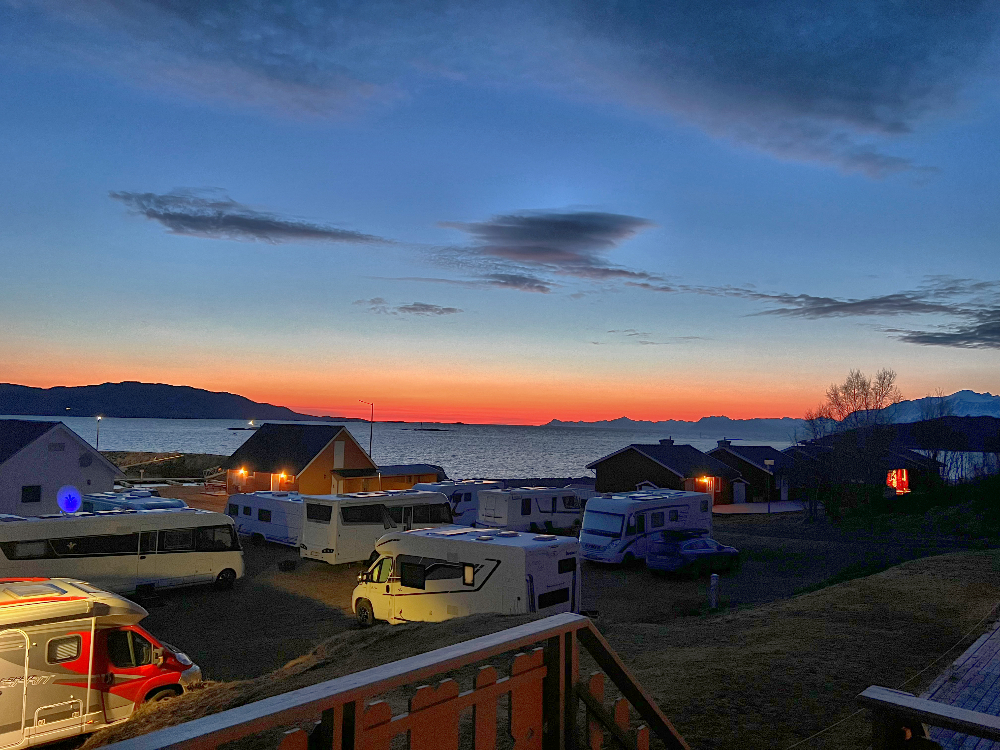 Bjarkøy Bistro & Pub, rooms and waterside parking