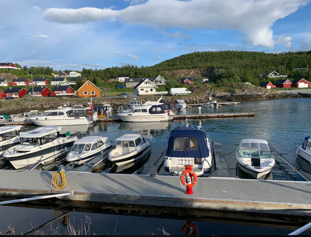 Bjarkøy Brygge harbor in front of the Bistro & Pub
